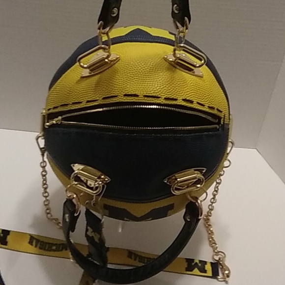 LIMITED EDITION HANDMADE "MICHIGAN" Basketball Purse - Picture 5 of 16